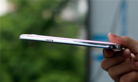 Cận cảnh Galaxy Note II màu hồng tại Việt Nam