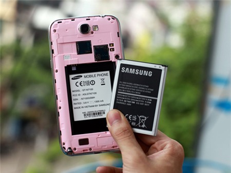 Cận cảnh Galaxy Note II màu hồng tại Việt Nam